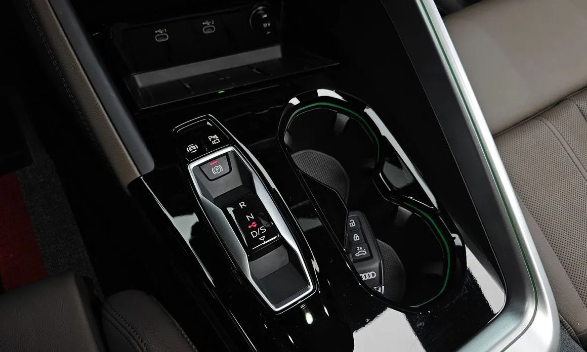Audi Q5 2025 из KR, фото 7