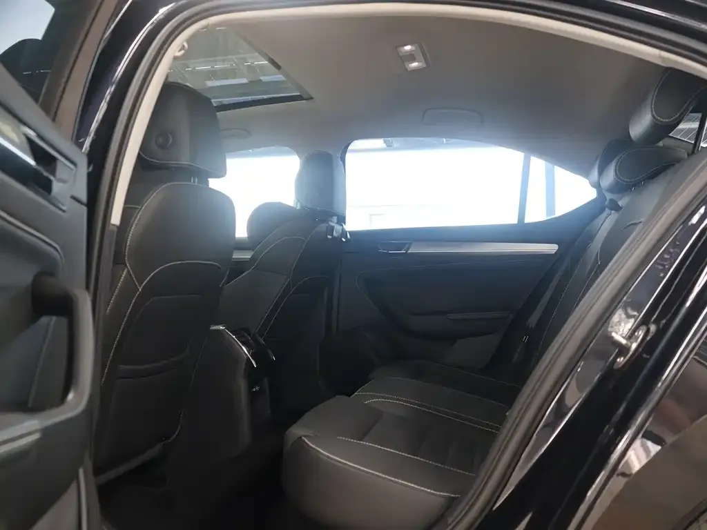 Skoda Superb — фото 2