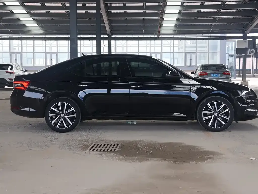 Skoda Superb — фото 6