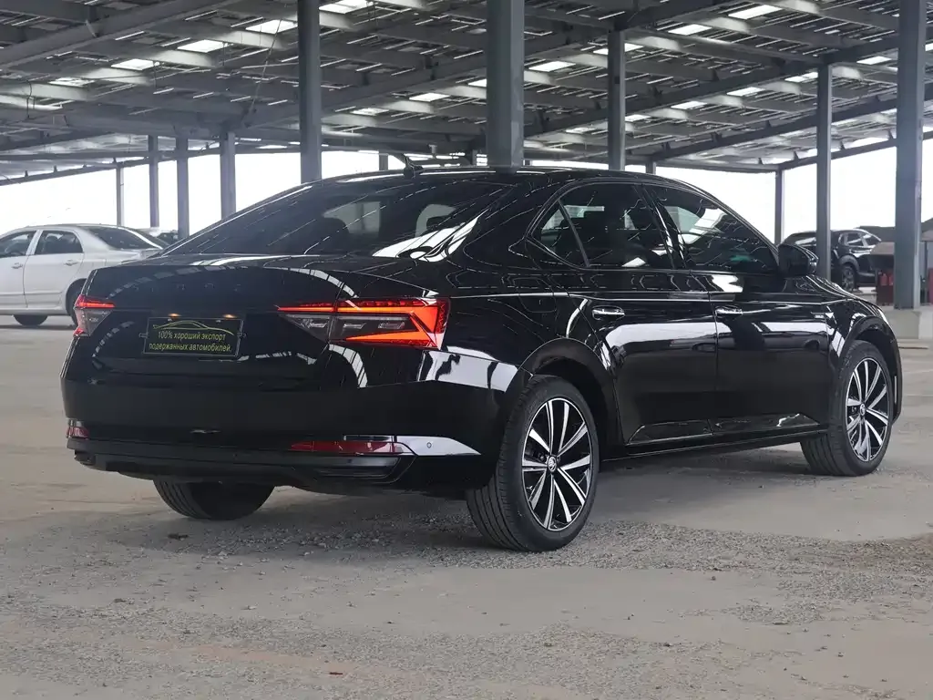 Skoda Superb — фото 10