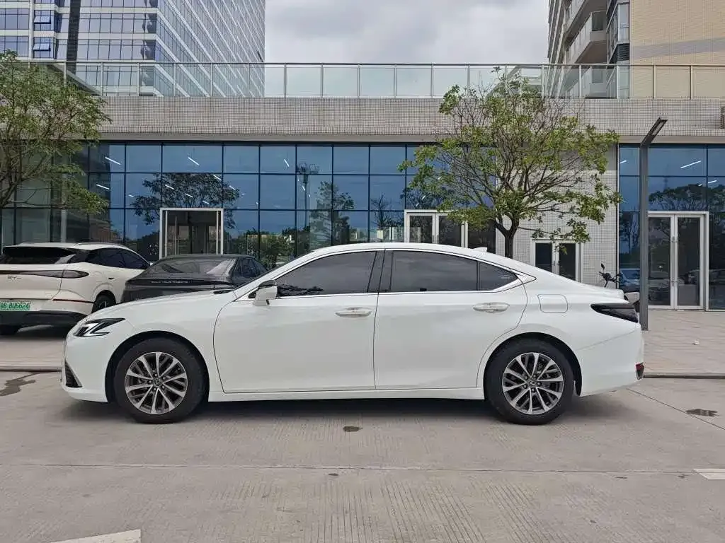 Lexus ES — фото 9