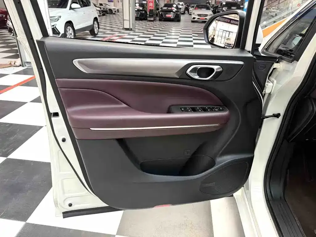 GAC Motor Trumpchi M6 — фото 4