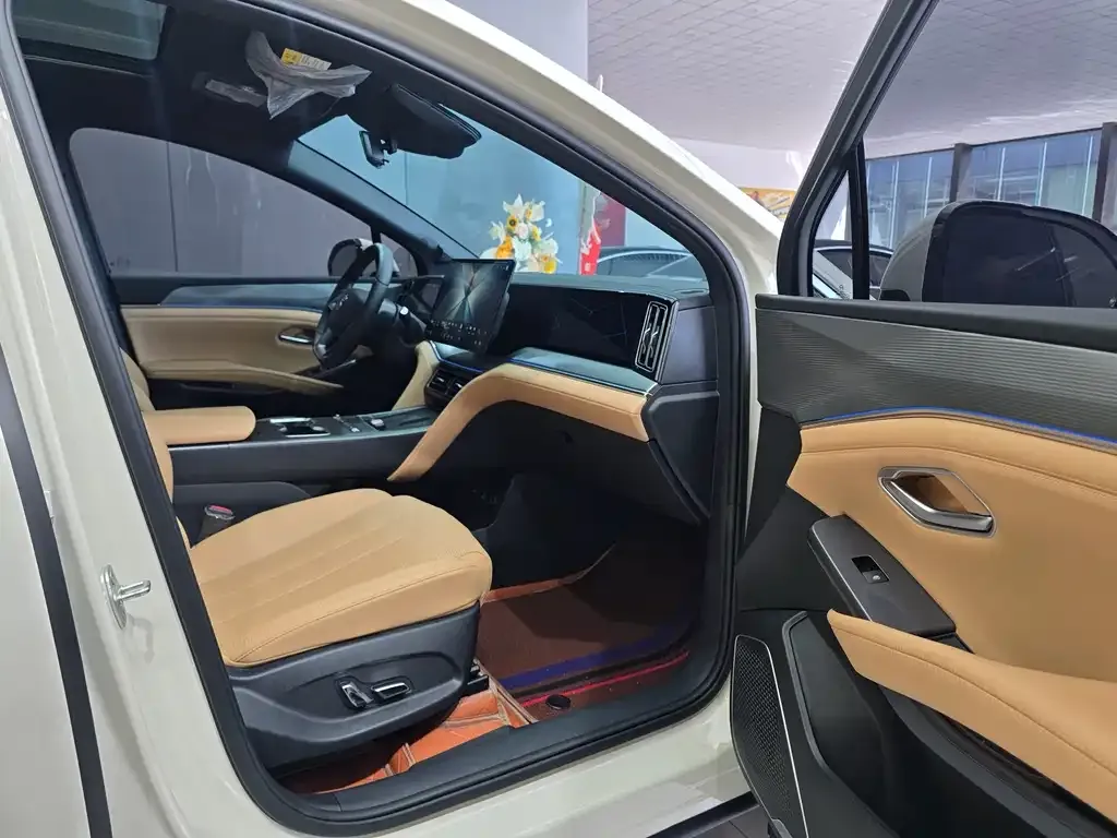 BYD L DM-i — фото 7