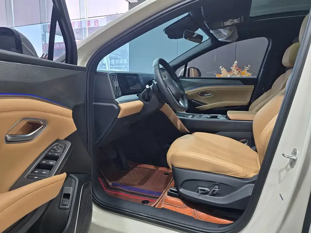 BYD L DM-i — фото 9