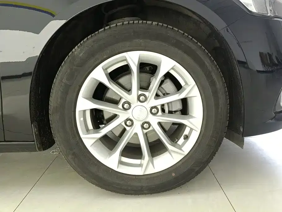 Buick LaCrosse — фото 9