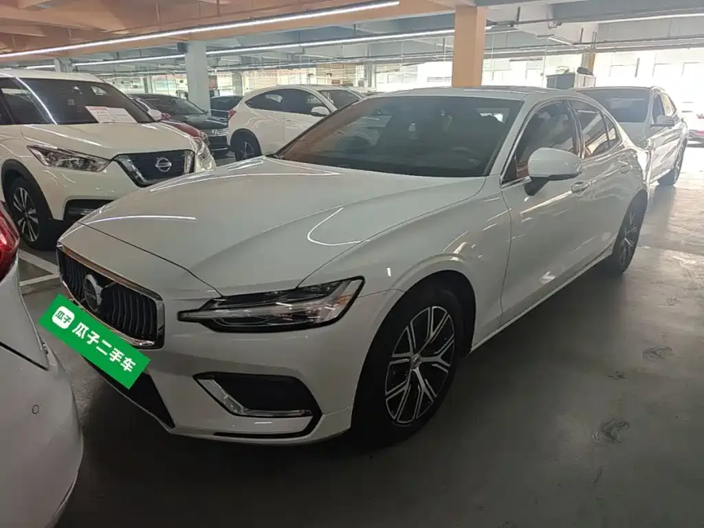 Volvo S60 — фото 1