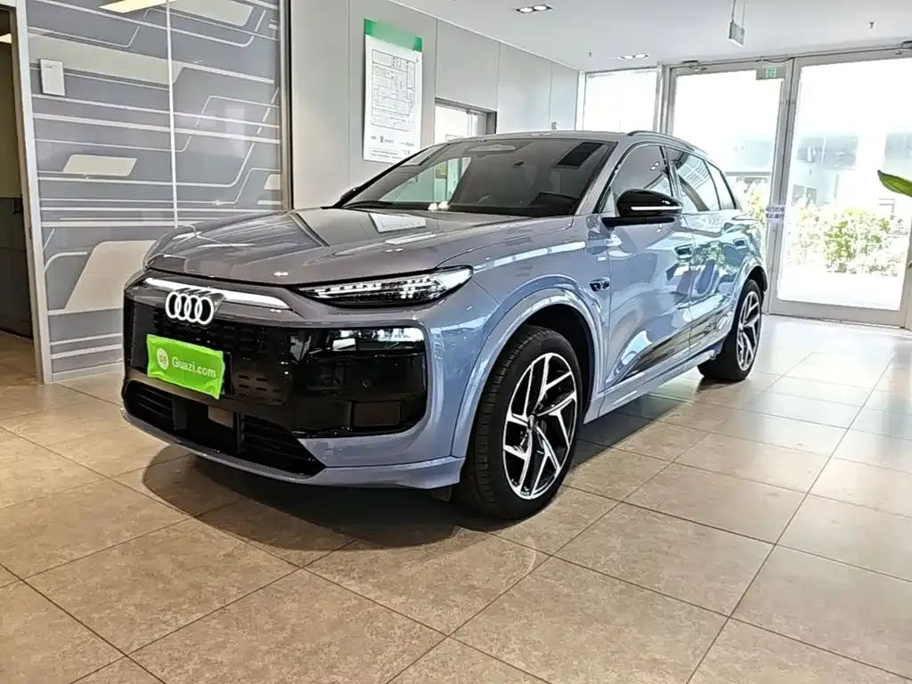 Audi Q6L e-tron — фото 1