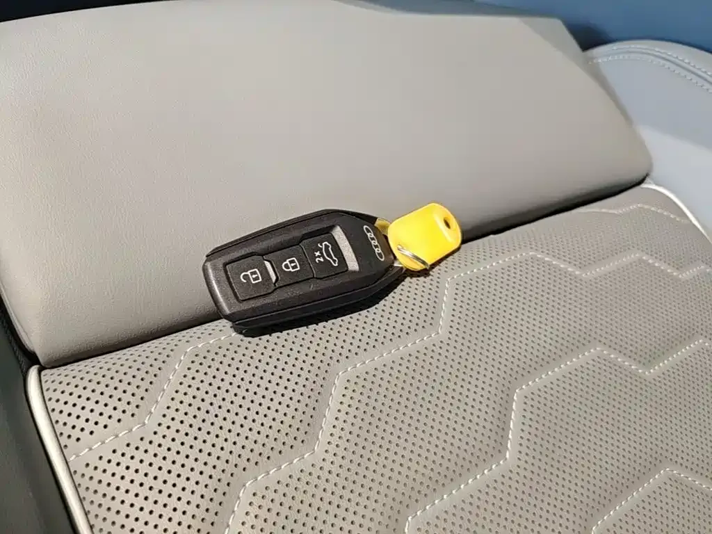 Audi Q6L e-tron — фото 6