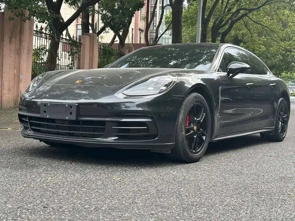 Porsche Panamera — фото 1