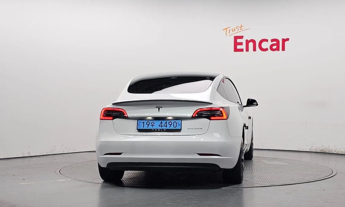 Tesla Model 3 — фото 10