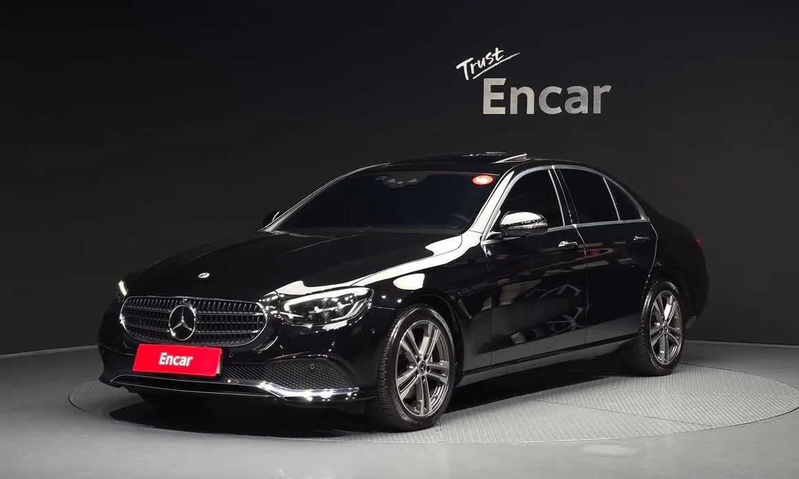 Mercedes-Benz E-Class — фото 1
