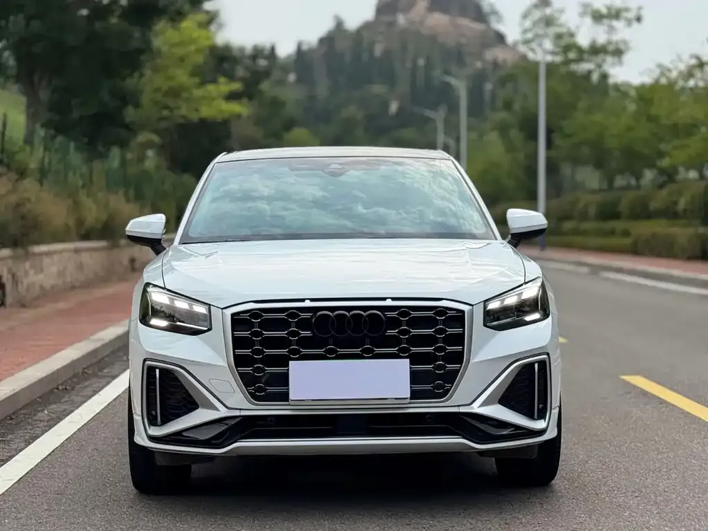 Audi Q2L — фото 5