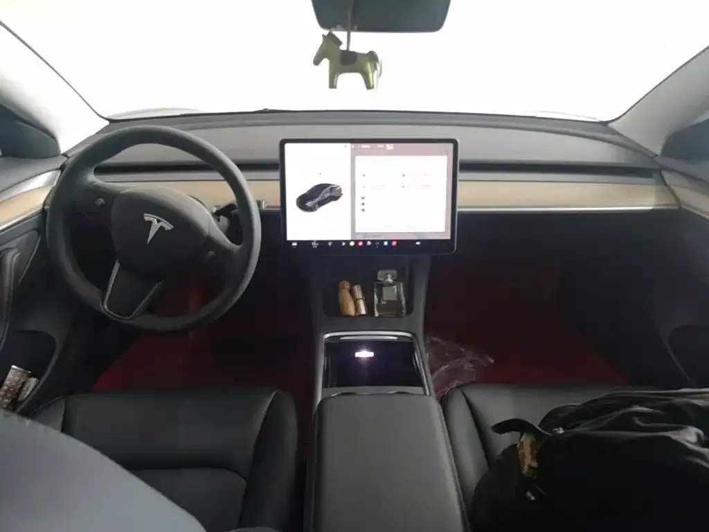 Tesla Model 3 — фото 10