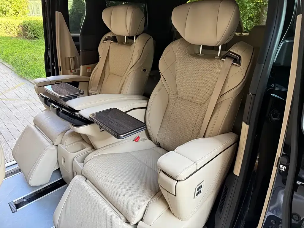 Toyota Alphard — фото 2