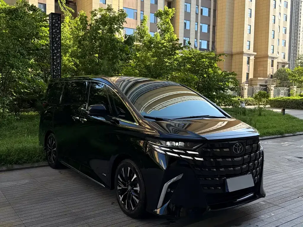 Toyota Alphard — фото 3