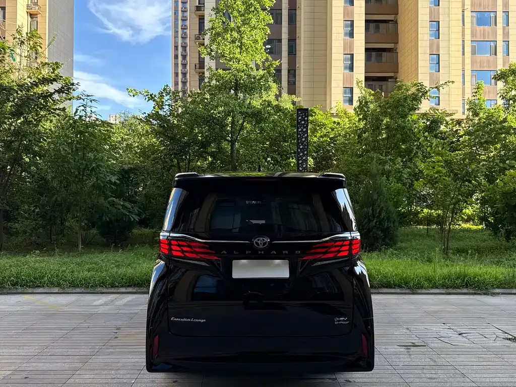 Toyota Alphard — фото 5