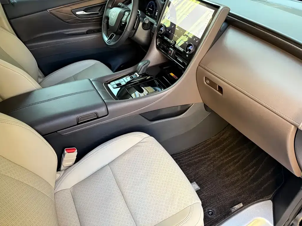 Toyota Alphard — фото 8