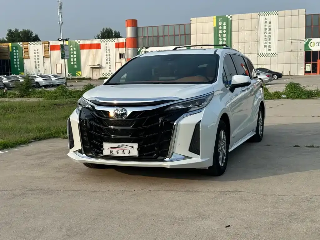 Toyota Sienna — фото 1