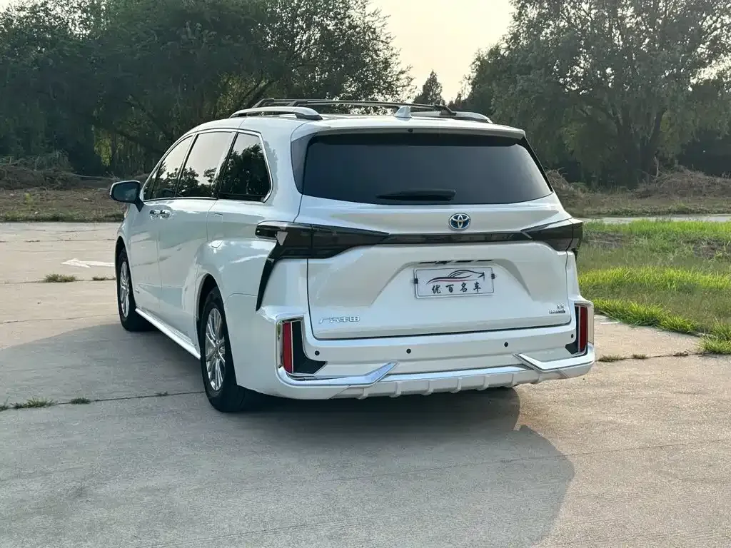 Toyota Sienna — фото 8