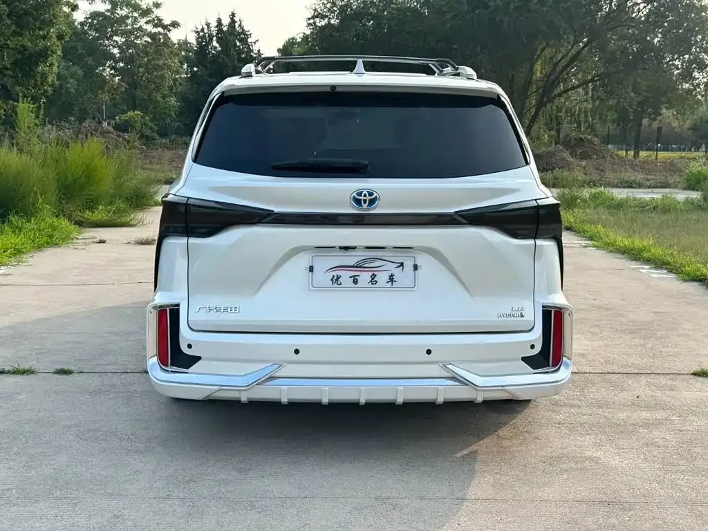 Toyota Sienna — фото 10