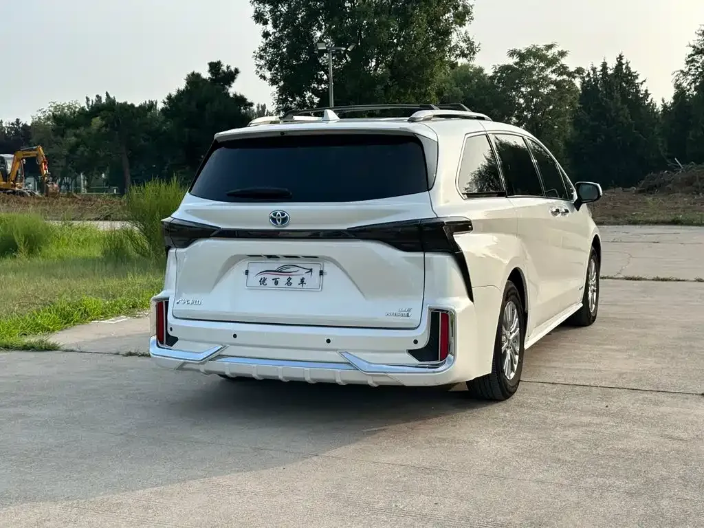 Toyota Sienna — фото 6