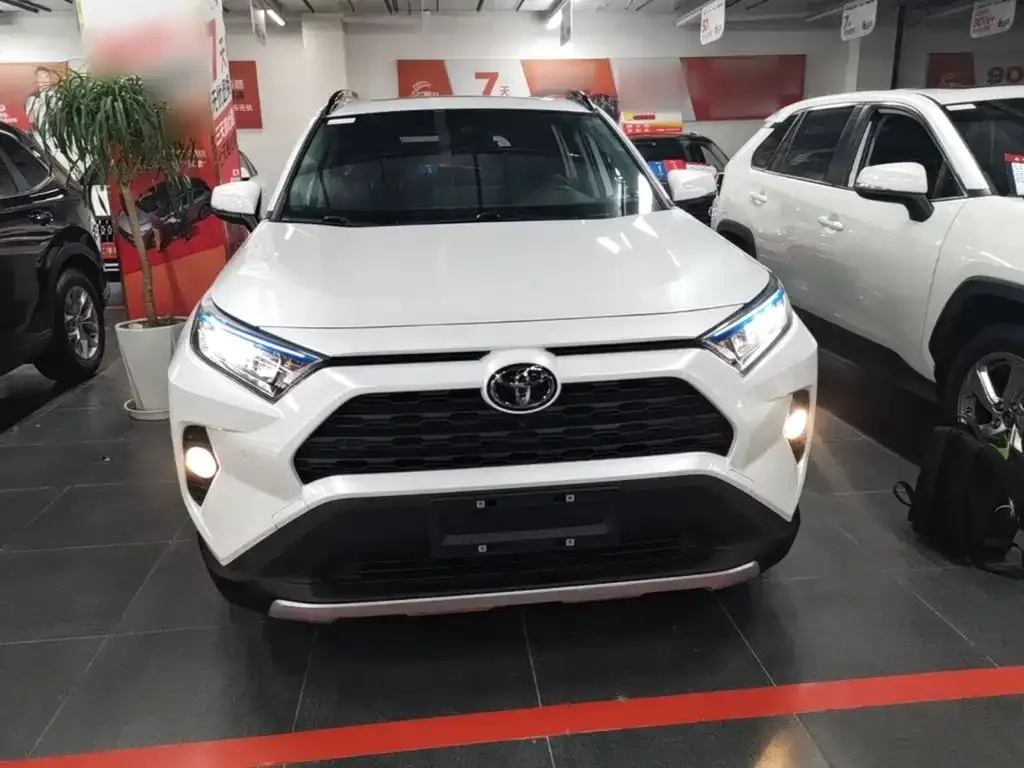 Toyota RAV4 — фото 8