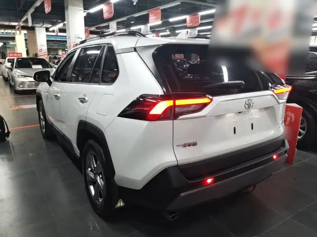 Toyota RAV4 — фото 2