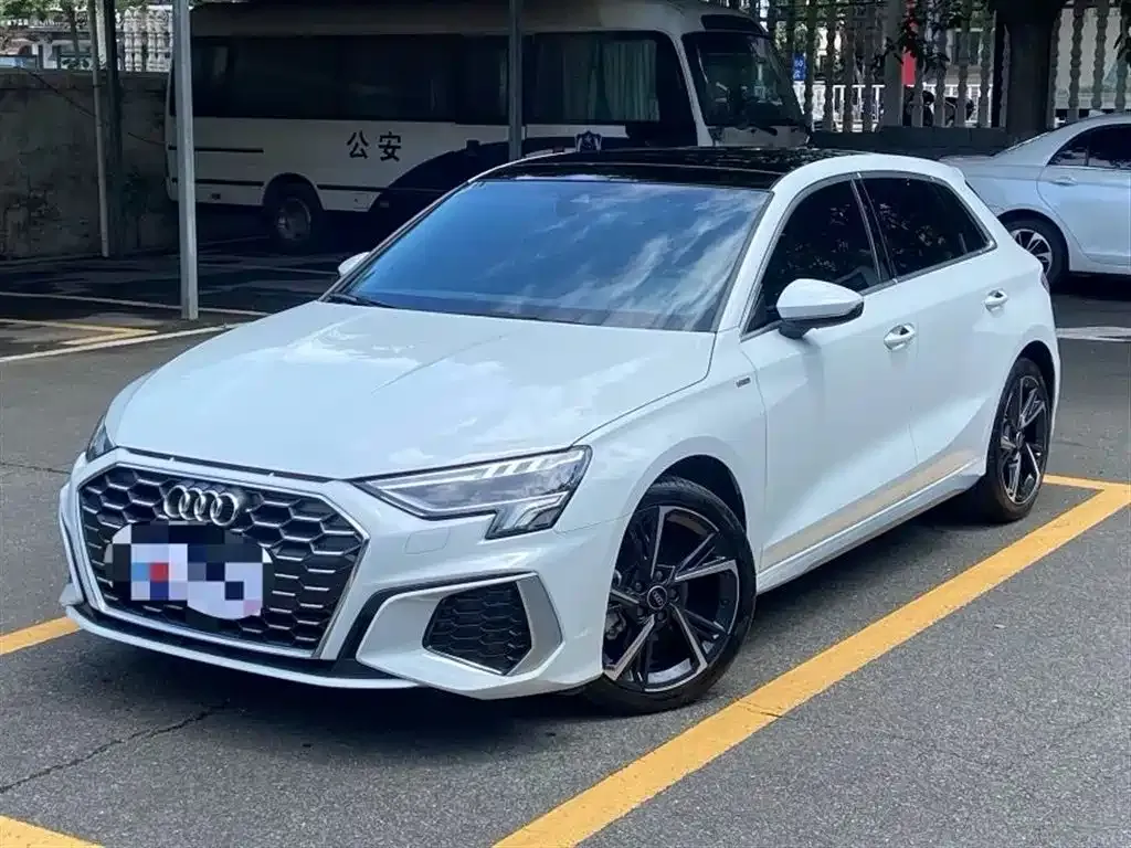 Audi A3 — фото 1