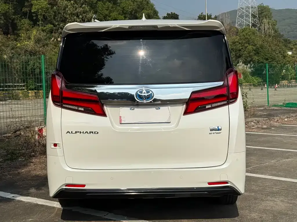 Toyota Alphard — фото 4