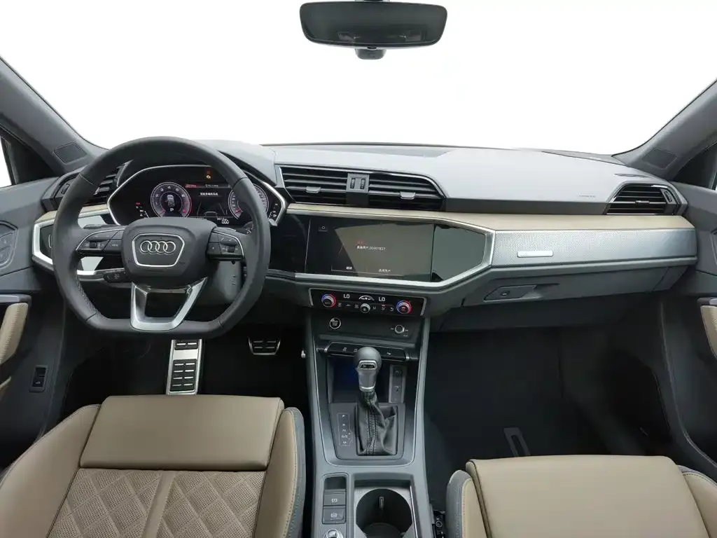 Audi Q3 — фото 10
