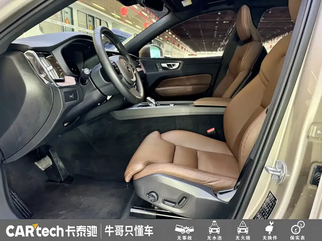 Volvo XC60 — фото 10