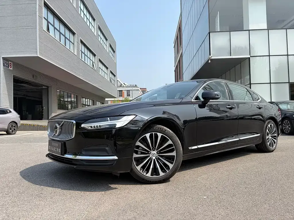 Volvo S90 — фото 1