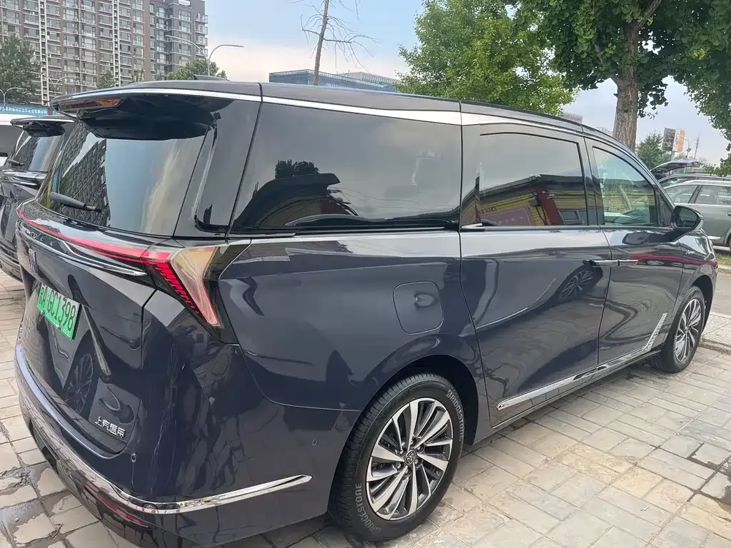 Buick GL8 Hybrid — фото 10