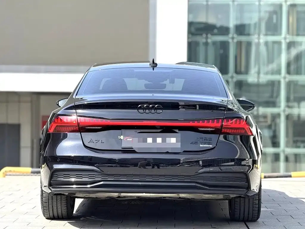 Audi A7L — фото 2