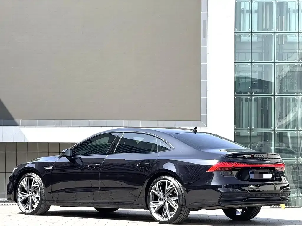 Audi A7L — фото 7