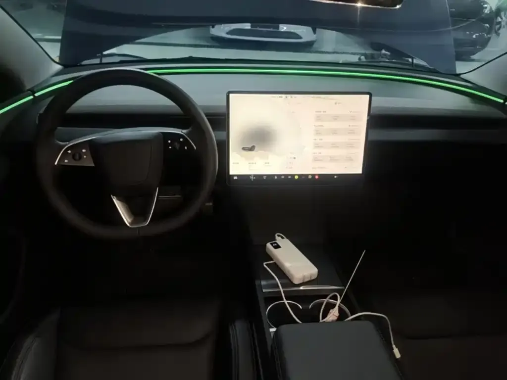 Tesla Model 3 — фото 9