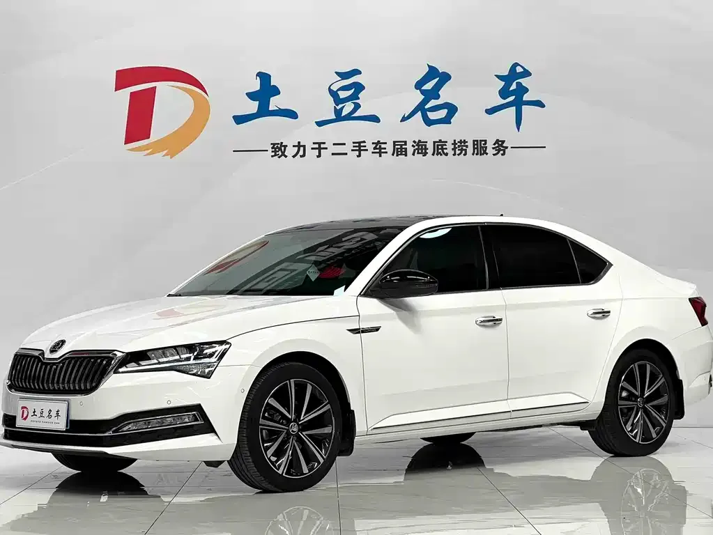 Skoda Superb — фото 1