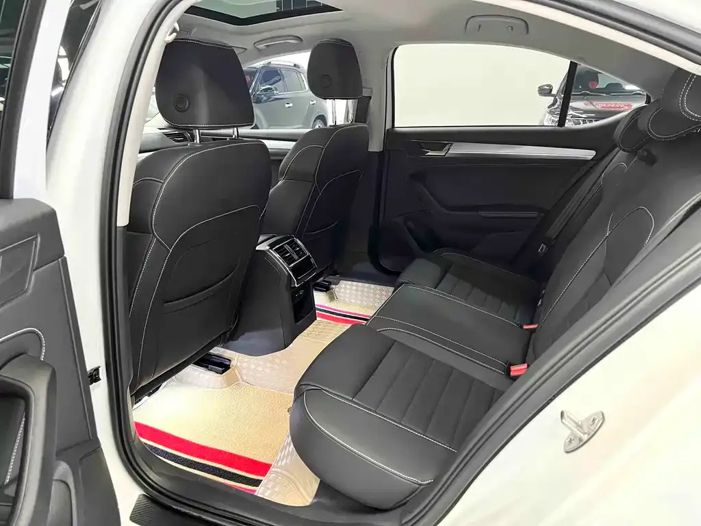 Skoda Superb — фото 7