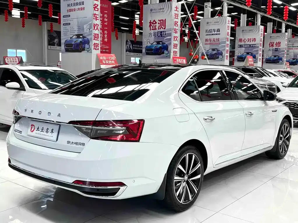 Skoda Superb — фото 4