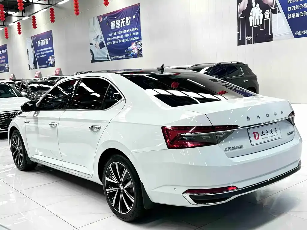 Skoda Superb — фото 8