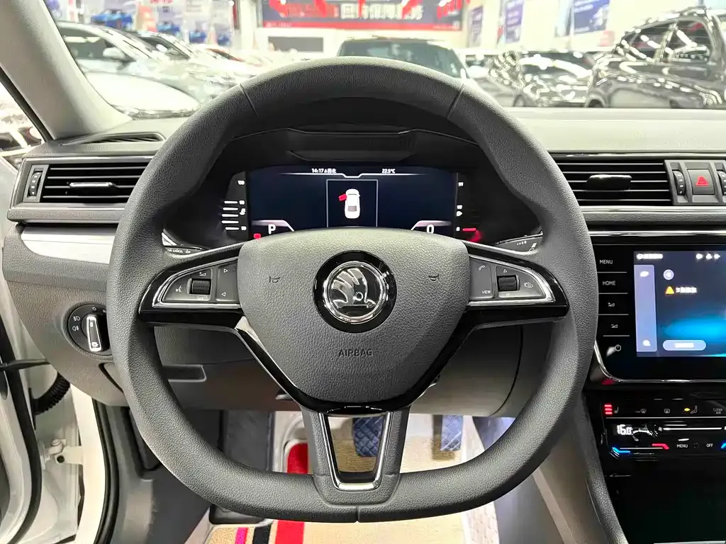Skoda Superb — фото 10
