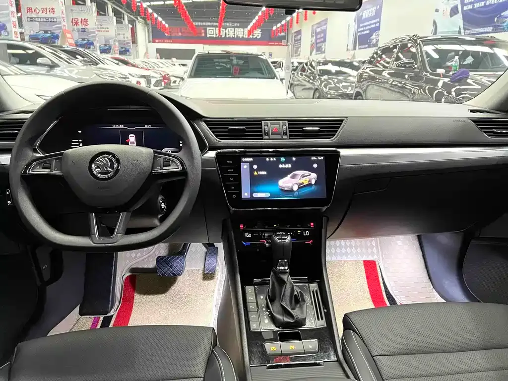 Skoda Superb — фото 9