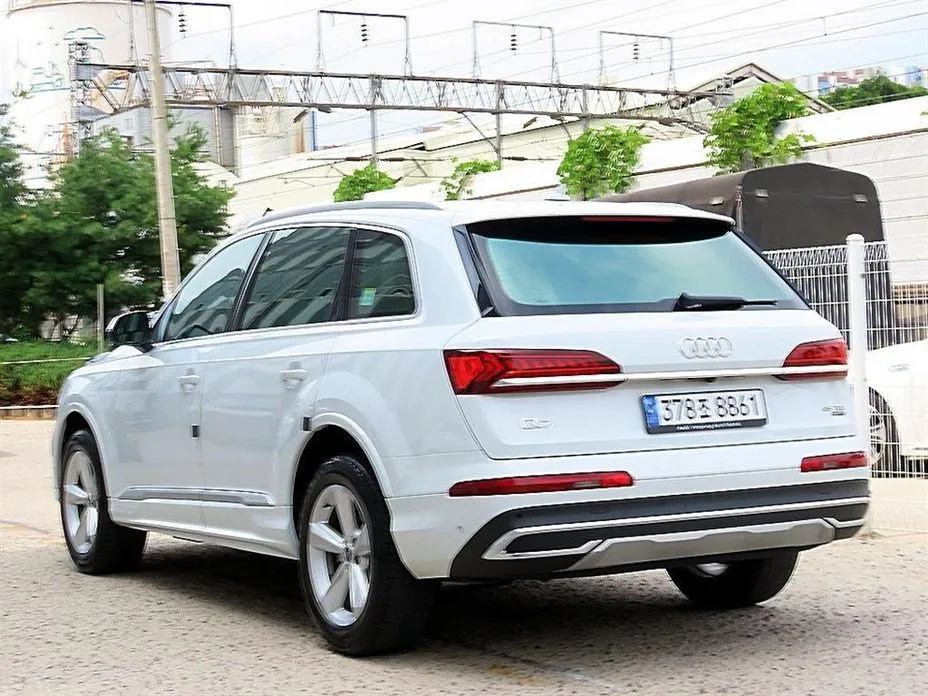 Audi Q7 2021 из KR, фото 3