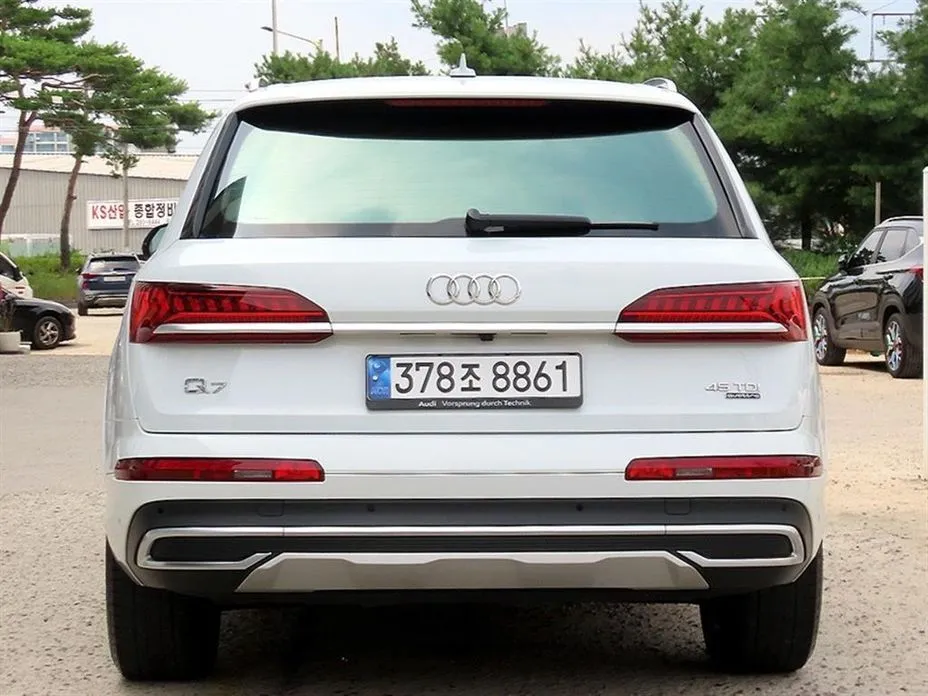 Audi Q7 2021 из KR, фото 5