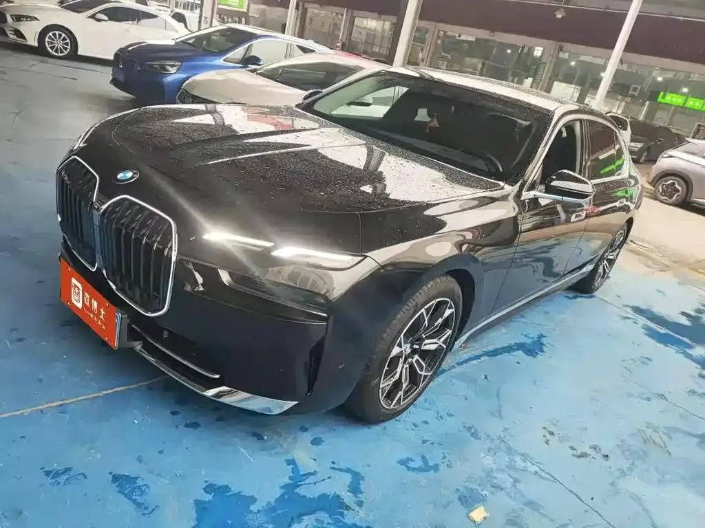 BMW 7 Series — фото 1