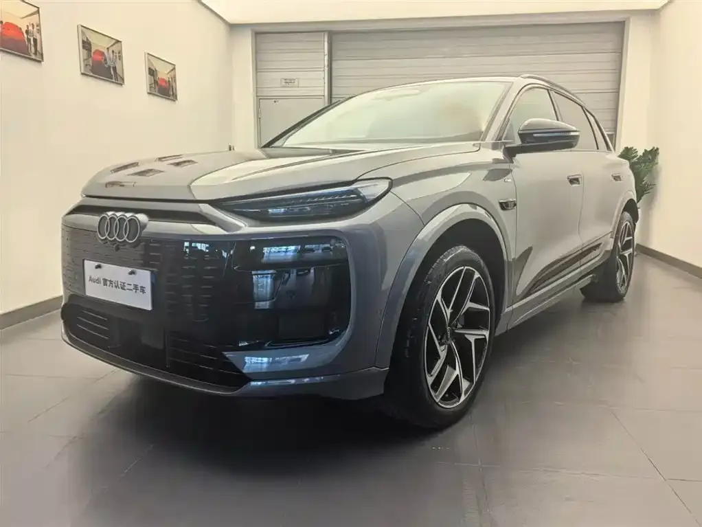 Audi Q6L e-tron — фото 1