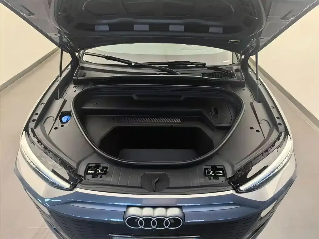 Audi Q6L e-tron — фото 9