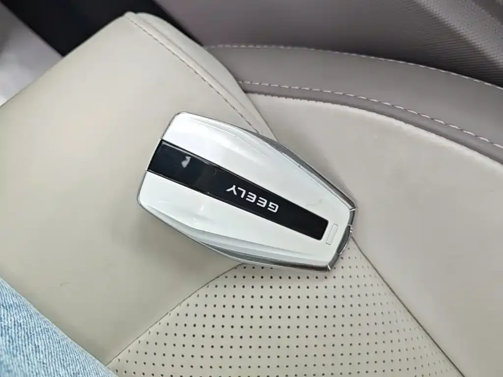 Geely Icon — фото 8