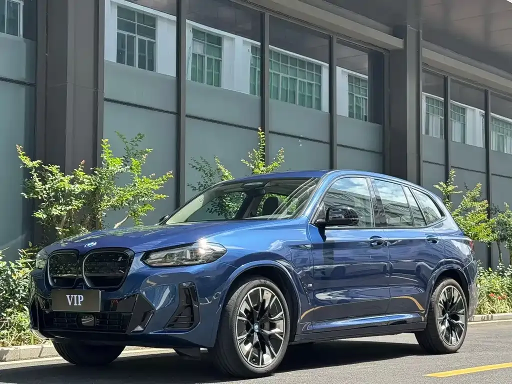 BMW iX3 — фото 1