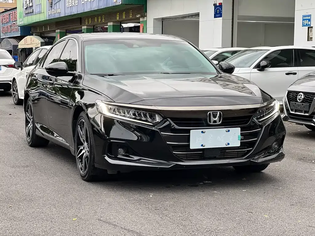 Honda Accord — фото 1